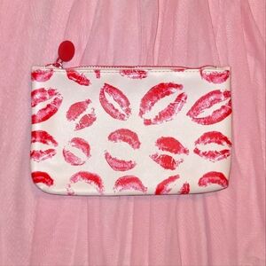 NEW Ipsy makeup bag; pink vinyl w/kiss lips print; hot pink lining & zipper pull